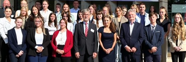 Gruppenbild Auftaktveranstaltung Ausbildung mittlerer Justizdienst