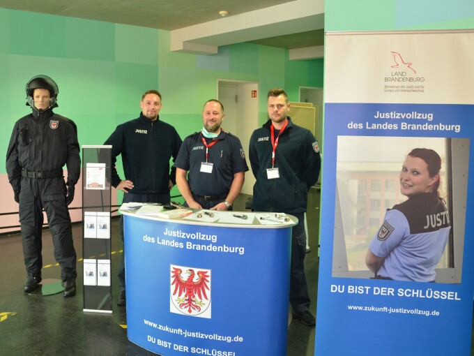 Bild zur Vorstellung des Justizvollzugs am Hochschulinformationstag 2021